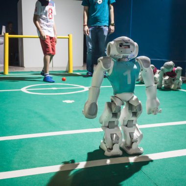 nao kablolu sonraki fest-Milano, İtalya Futbol oynayan robot