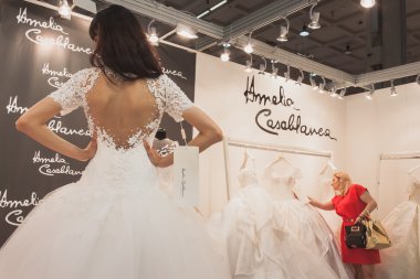 model si poz ' sposaitalia Milano, İtalya