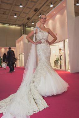 model si poz ' sposaitalia Milano, İtalya