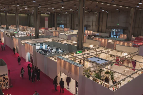 Top view of booths and people at Si 'Sposaitalia in Milan, Italy — стоковое фото