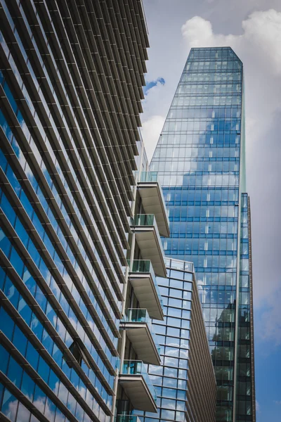 Nya skyskrapa på porta nuova i Milano, Italien — Stockfoto