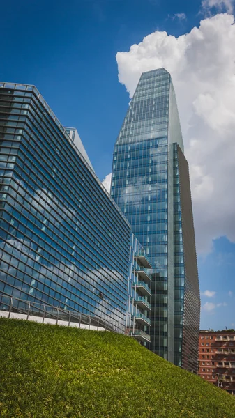 Nuevo rascacielos en Porta Nuova en Milán, Italia — Foto de Stock