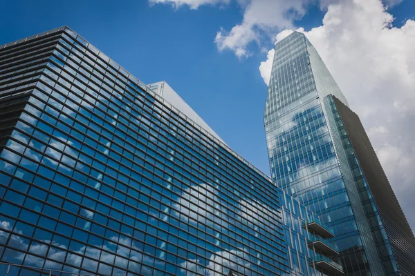 Yeni gökdelen, porta nuova Milano, İtalya — Stok fotoğraf