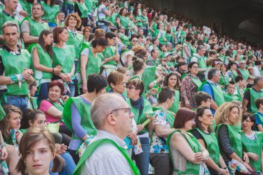 50.000 gençler san siro Stadyumu Milan, İtalya, dini bir tören katılın