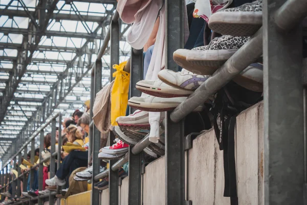 50.000 teenagers take part in a religious ceremony at San Siro stadium in Milan, Italy — Stock Photo, Image