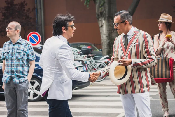 People outside Armani fashion shows building for Milan Men's Fashion Week 2014 — Stock Photo, Image