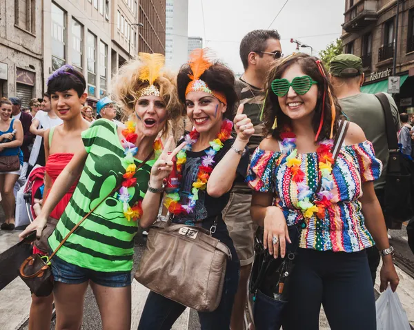 Pessoas que participam no Orgulho de Milão 2014, Itália — Fotografia de Stock