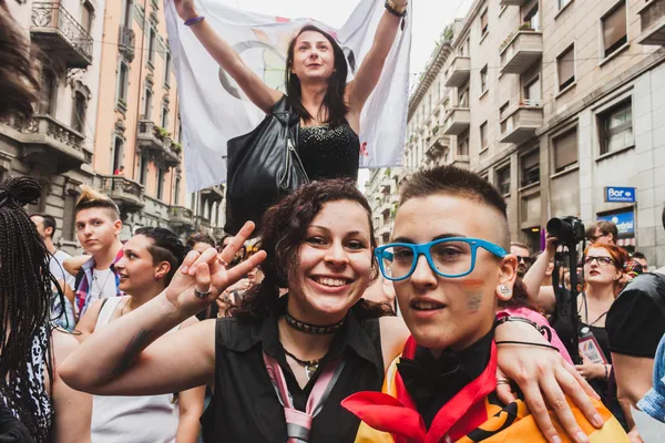 Pessoas que participam no Orgulho de Milão 2014, Itália — Fotografia de Stock