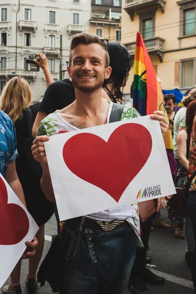 Personas que participan en el Orgullo de Milán 2014, Italia —  Fotos de Stock