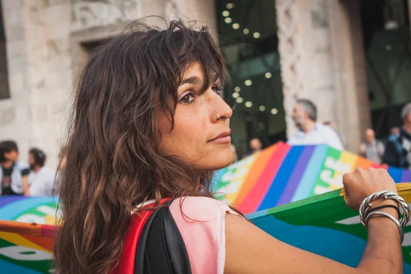 Menschen protestieren in Mailand, Italien gegen die Bombardierung der Gazastreifen — Stockfoto