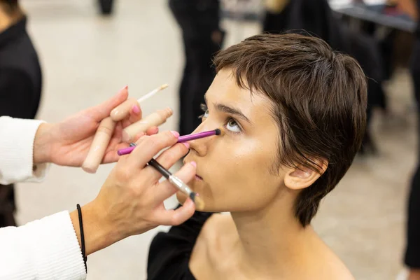 Milan Itálie Září Model Vidět Make Upu Těsně Před Výstavou — Stock fotografie