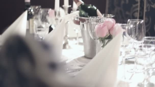 Beautiful clip of serving banquet in white colors — Stock Video