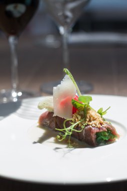 lezzetli köfte çanak üzerine maydanoz ile görüntü