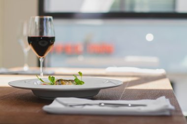 tabak karides Restaurant balık görüntüsünü kapatmak