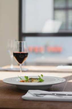 tabak karides Restaurant balık görüntüsünü kapatmak