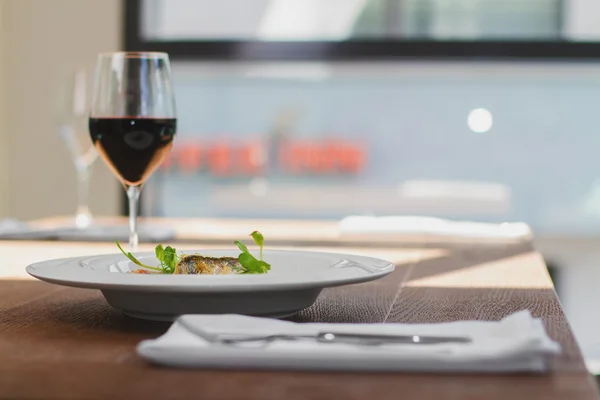 tabak karides Restaurant balık görüntüsünü kapatmak