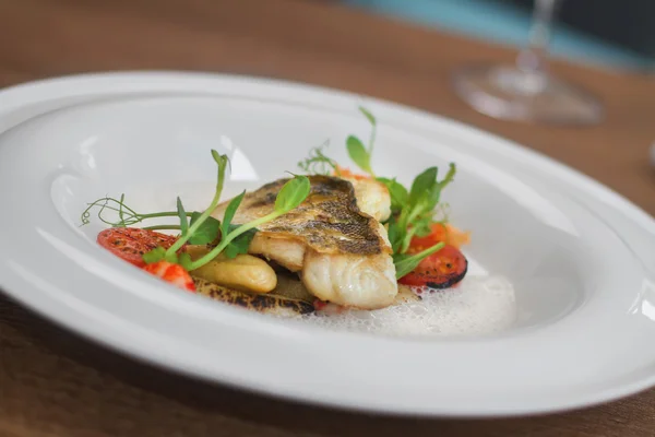 tabak karides Restaurant balık görüntüsünü kapatmak