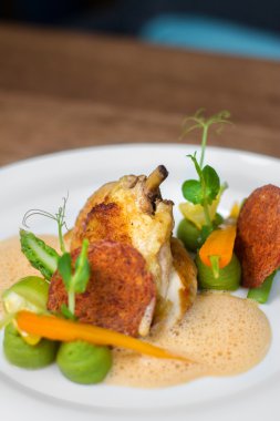 görüntü ile sebze yemek restoranında lezzetli tavuk
