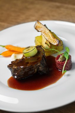 sebzeli soslu lezzetli biftek görüntü