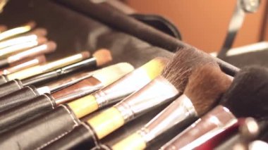 aletleri, fırçalar ve durumda makyaj görüntüleri