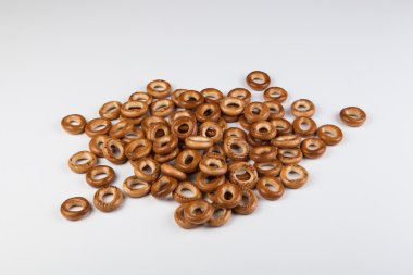 bir sürü beyaz zemin üzerine simit