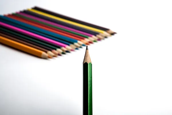 Linha de lápis de cor e lápis simples — Fotografia de Stock