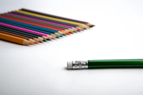 Linha de lápis de cor e lápis simples — Fotografia de Stock