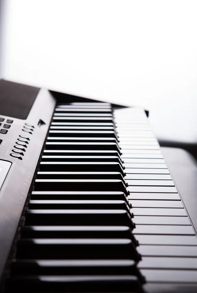 Teclas de piano em branco — Fotografia de Stock