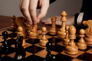 adam bir hamle satranç rakam yapar