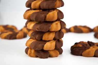 kurabiye kakao beyaz zemin üzerine yığını