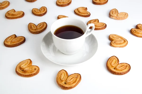Φλιτζάνι τσάι με μπισκότα σε σχήμα καρδούλας 2 — Φωτογραφία Αρχείου