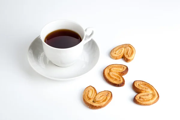 Kalpler 2 şeklinde kurabiye ile çay — Stok fotoğraf