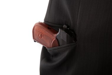 bir kişinin cebinde tabanca Makarov