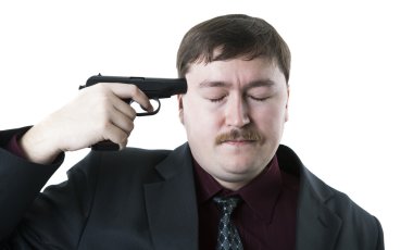 Adamın kafasına nişan