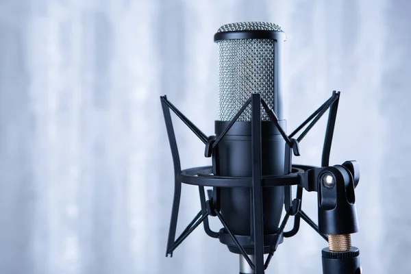 Studio Black Condenser Microphone Gray Curtains Close — 图库照片