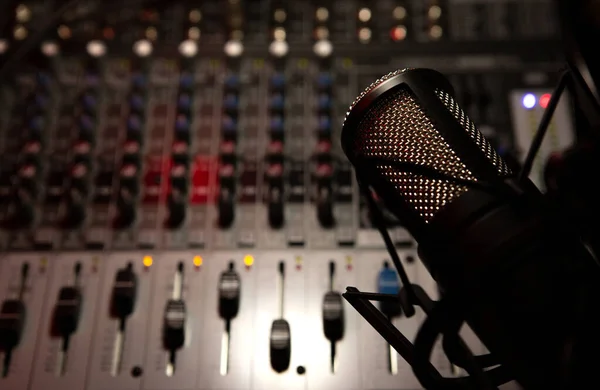 Mezclador Sonido Faders Con Micrófono Condensador Disco — Foto de Stock