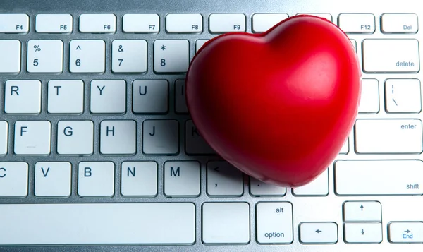 Red Heart Keyboard Notebook Website — Stockfoto