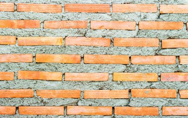 Yıpranmış lekeli tuğla duvar adam