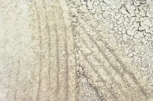Tire mark in Cracked soi — Stock Photo, Image