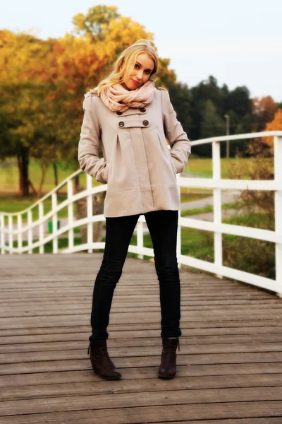 Young beautiful woman on the bridge — Stock Photo, Image