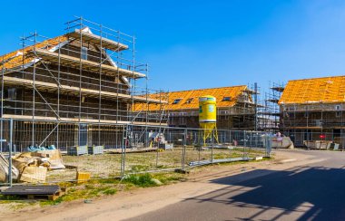 6 Mayıs 2022 'de Rucphen, Hollanda' da evler inşa ediliyor.