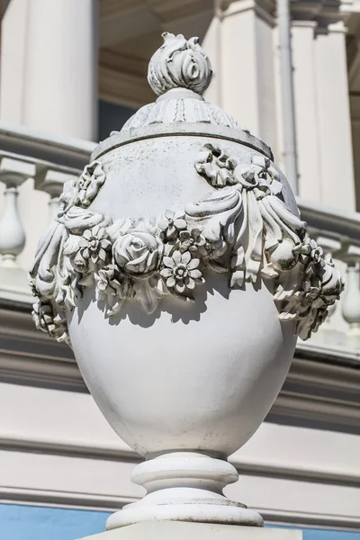 Barok vazo içinde homestead San. Saint petersburg. Rusya.