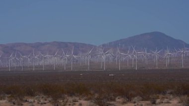 Kaliforniya 'da dev bir yeşil enerji tarlası.