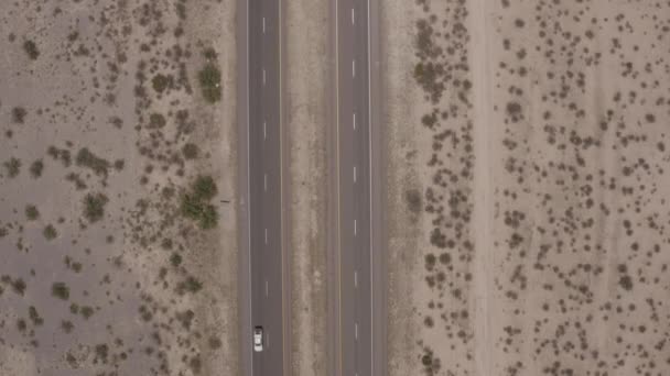 Imágenes Aéreas Aviones Tripulados Una Carretera Desierta Cerca White Sands — Vídeo de stock