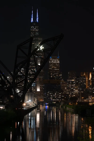 Night View Sparkling Chicago Skyline Its Reflection River — Foto de Stock