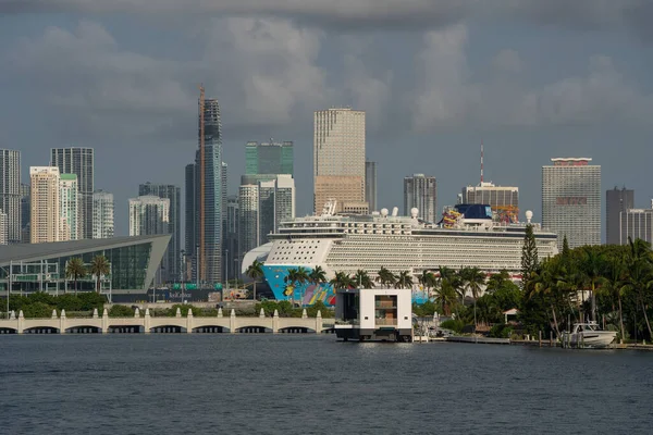 Cruise Line Waiting Passengers Port Miami — Stock fotografie