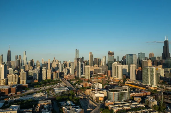 Yazın Gün Batımında Chicago Siluetinin Hava Panoramik Görüntüsü — Stok fotoğraf