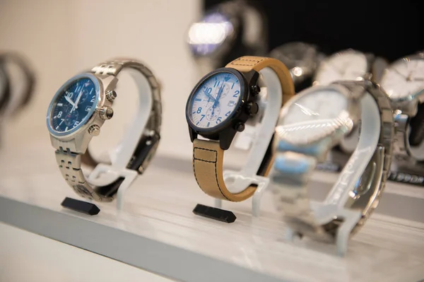 Relojes Casuales Para Hombre Tienda —  Fotos de Stock