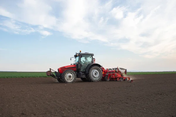 Farmer Tractor Seeding Sowing Crops Agricultural Fields Spring — Stock Photo, Image