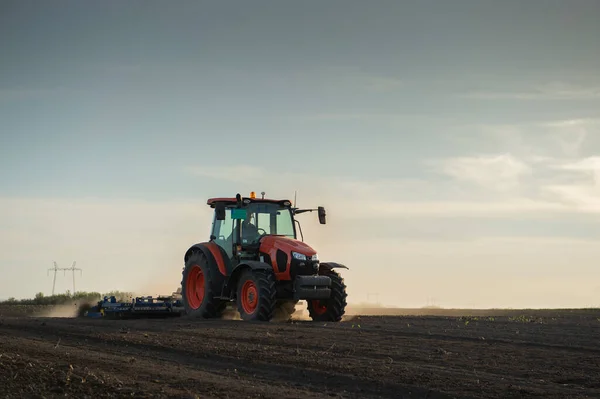 Tractor Working Field Preparing Land Planting Working Plowed Field — Stock Photo, Image